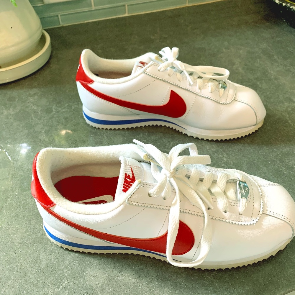 Like new Nike Cortez Shoes Size 6 Men or 7.5 Women